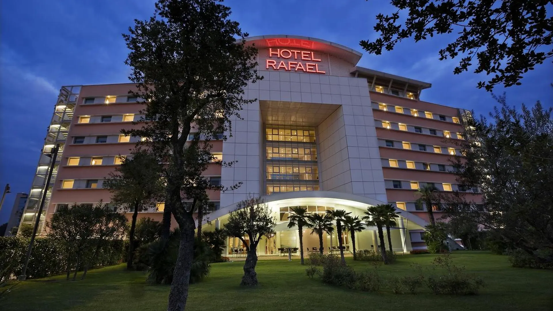 Hotel Rafael location
